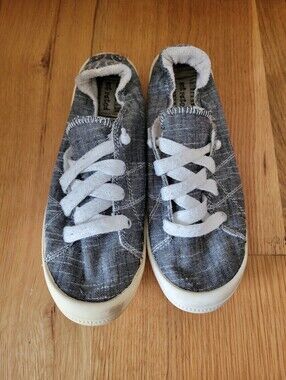 Womens size 8 shoes
